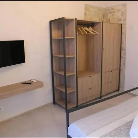 Apartment Locus Pendinelli 53-the Philosophy Of A Bb, The Details Of A *