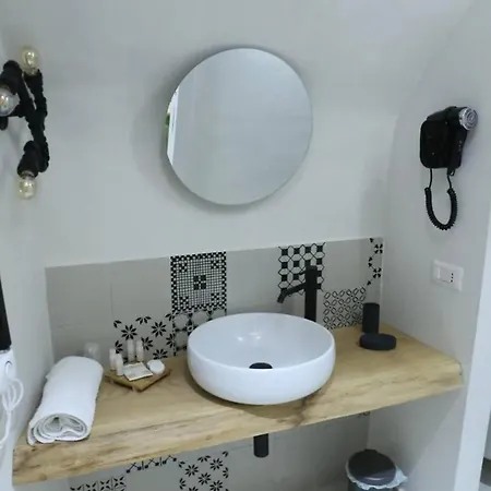 Apartment Locus Pendinelli 53-the Philosophy Of A Bb, The Details Of A