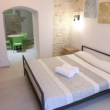 Apartment Locus Pendinelli 53-the Philosophy Of A Bb, The Details Of A